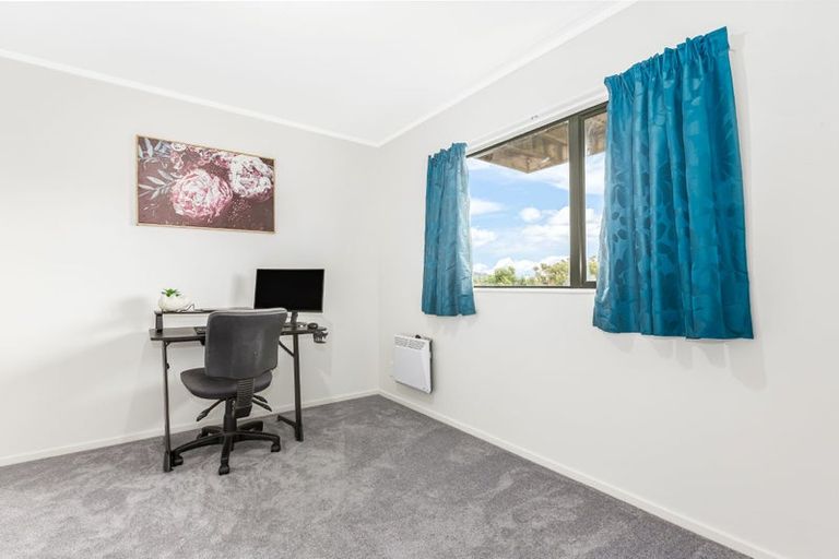 Photo of property in 16 Morere Street, Titahi Bay, Porirua, 5022