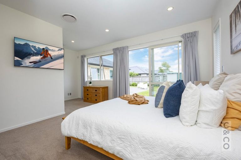 Photo of property in 16 Fruitlands Road, Kumeu, 0810