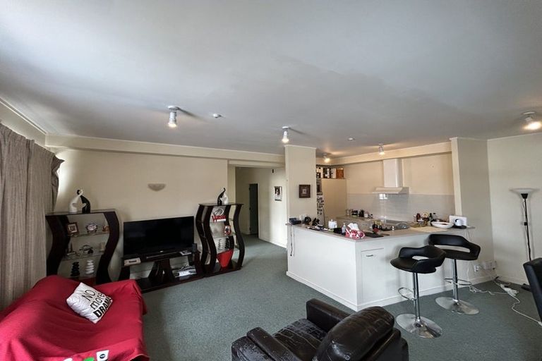Photo of property in 17 Kent Terrace - Kent Apartments, 5b/16 Kent Terrace, Mount Victoria, Wellington, 6011