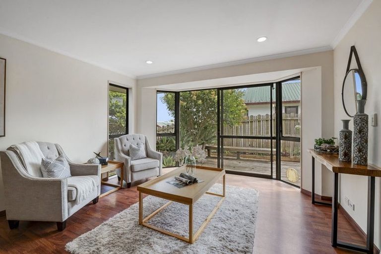 Photo of property in 26 Black Teal Close, Unsworth Heights, Auckland, 0632