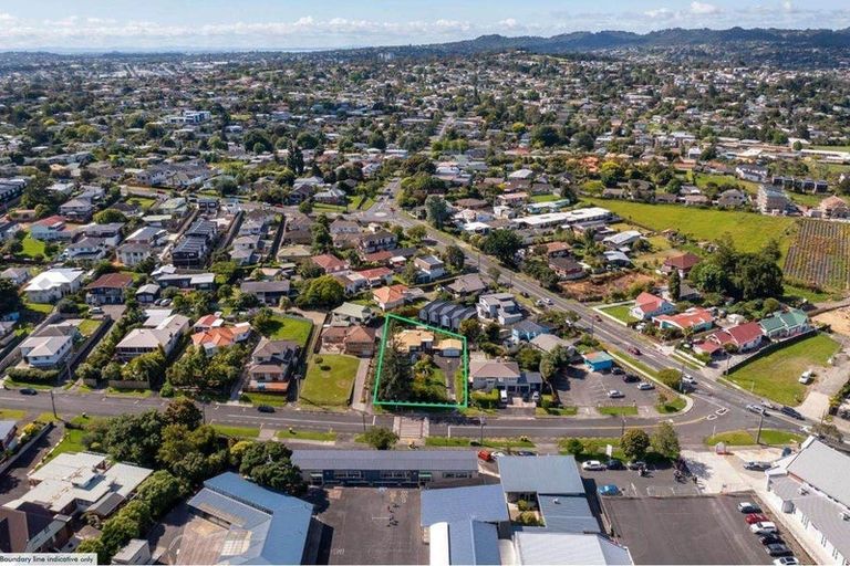 Photo of property in 3 Lavelle Road, Henderson, Auckland, 0612