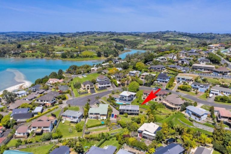 Photo of property in 16 Callender Place, Shelly Park, Auckland, 2014