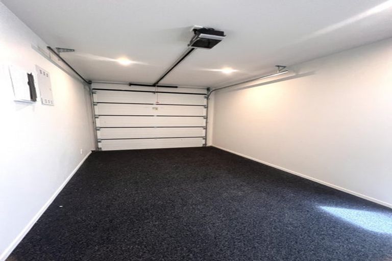 Photo of property in 1a Wren Place, Unsworth Heights, Auckland, 0632