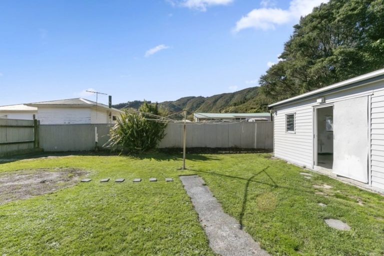 Photo of property in 3 Wicklow Grove, Wainuiomata, Lower Hutt, 5014