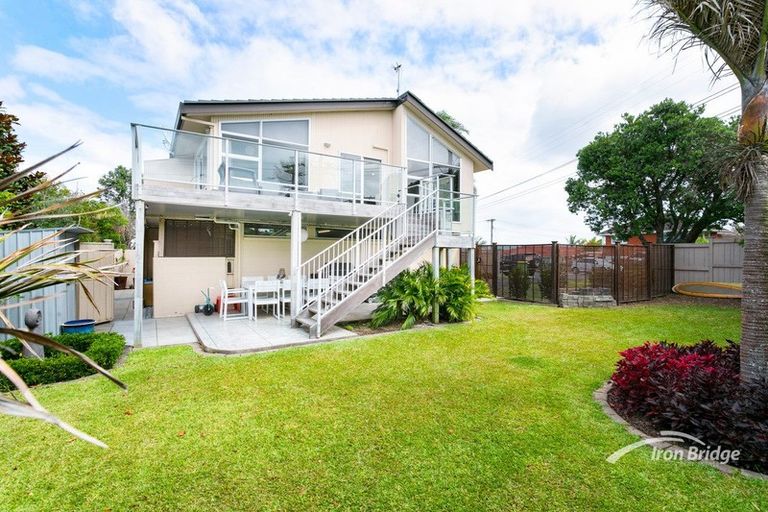 Photo of property in 3/108 East Coast Road, Forrest Hill, Auckland, 0620