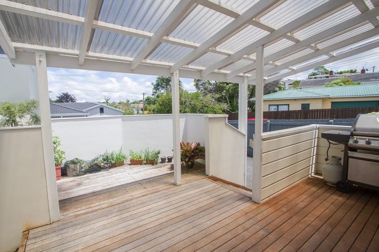 Photo of property in 1/296 Wairau Road, Glenfield, Auckland, 0629