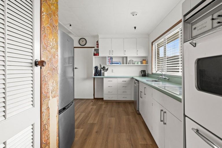 Photo of property in 110 Avondale Road, Taradale, Napier, 4112