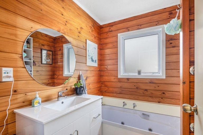 Photo of property in 35 Guadeloupe Crescent, Grenada Village, Wellington, 6037