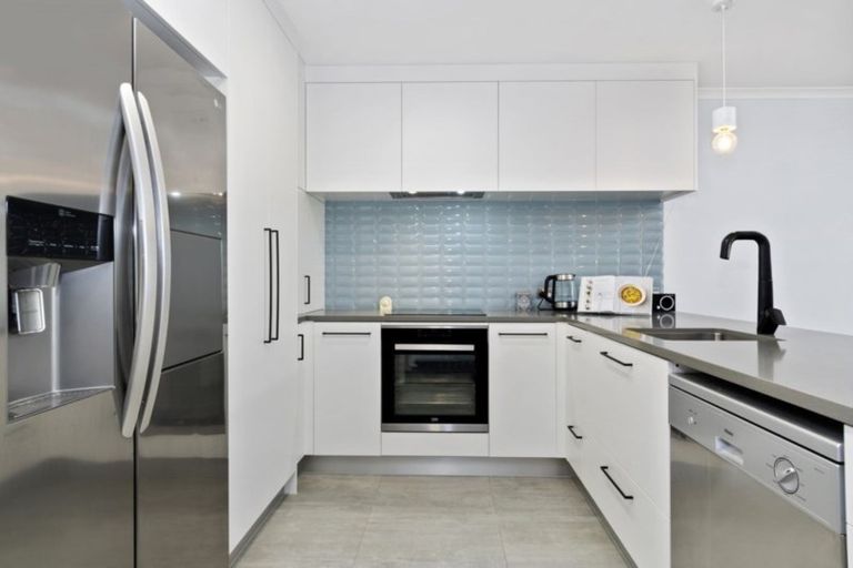 Photo of property in 2/8 Victoria Road, Mount Maunganui, 3116