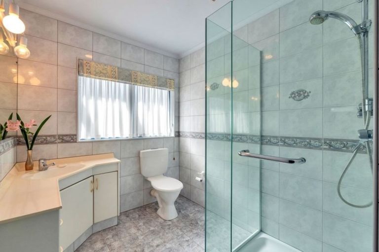 Photo of property in 33a Youngs Road, Papakura, 2110