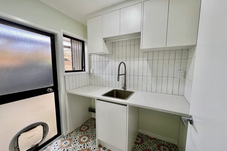 Photo of property in 3 Mimosa Place, Half Moon Bay, Auckland, 2012