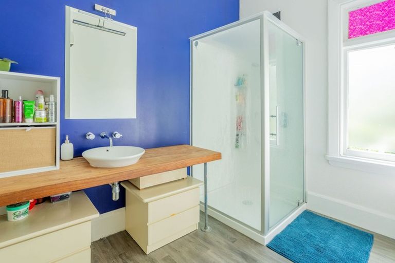 Photo of property in 2 Cornwall Road, Lyttelton, 8082