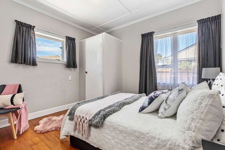 Photo of property in 15 Howden Street, Waiuku, 2123