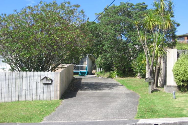 Photo of property in 1/867 Beach Road, Waiake, Auckland, 0630