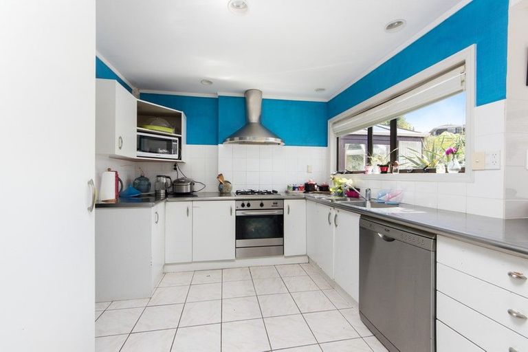 Photo of property in 28 Puawai Place, Northcote, Auckland, 0627
