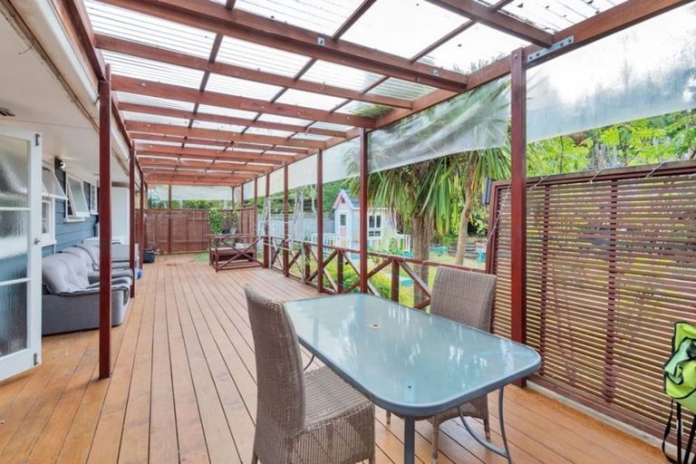 Photo of property in 12 Arahia Street, Northcote, Auckland, 0627