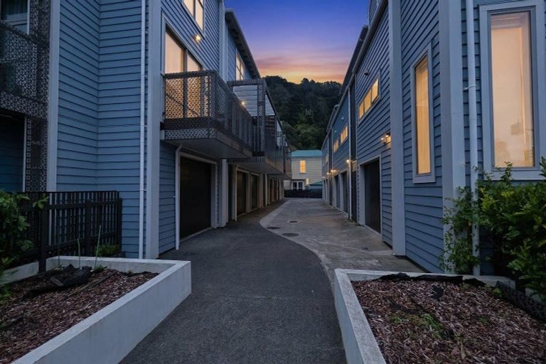 Photo of property in 94a Tinakori Road, Thorndon, Wellington, 6011