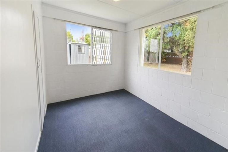 Photo of property in 80 Te Atatu Road, Te Atatu South, Auckland, 0610