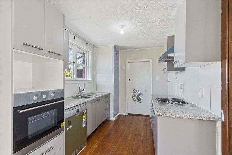 Photo of property in 51 Hooker Avenue, Bryndwr, Christchurch, 8053