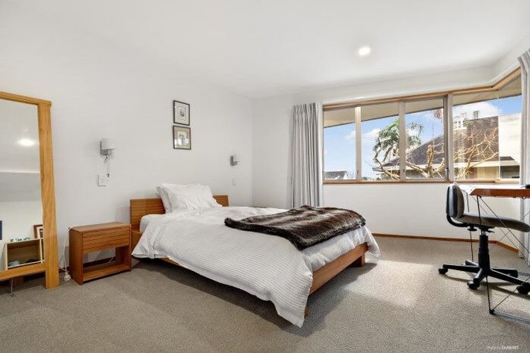 Photo of property in 27a Saltburn Road, Milford, Auckland, 0620