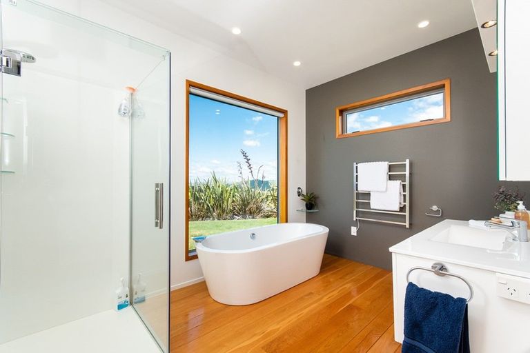 Photo of property in 135 Eskridge Drive, Eskdale, Napier, 4182