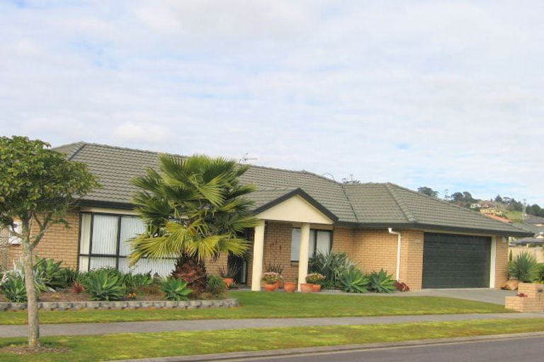 Photo of property in 1 Mullagh Place, East Tamaki Heights, Auckland, 2016