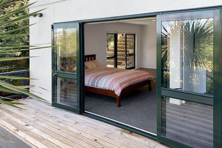 Photo of property in 2/2 Parr Terrace, Castor Bay, Auckland, 0620