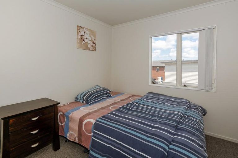 Photo of property in 9 Brashier Circle, Sunnyvale, Auckland, 0612