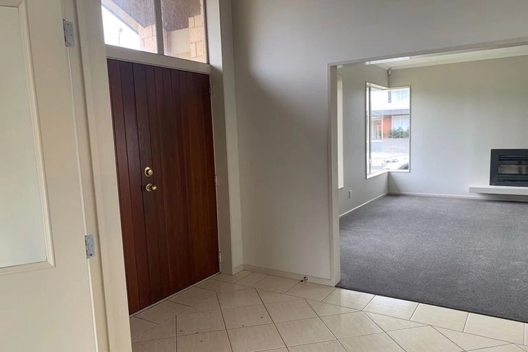 Photo of property in 16 Speyside Crescent, Flat Bush, Auckland, 2016