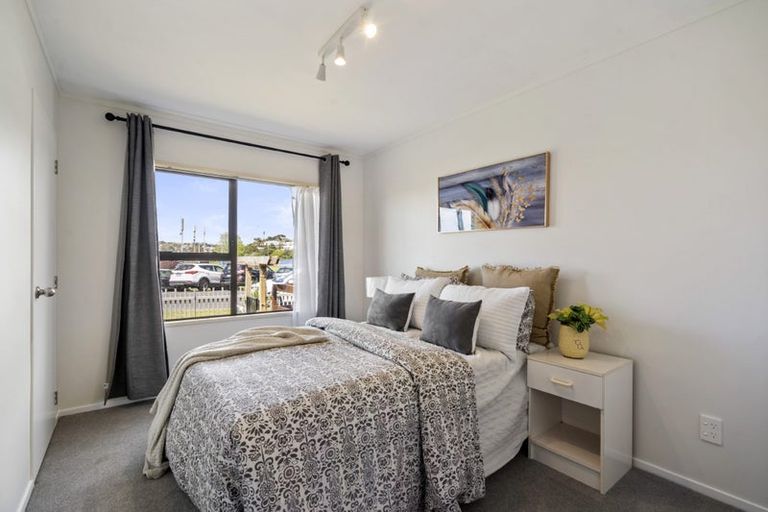 Photo of property in 1/13 Woodlands Crescent, Browns Bay, Auckland, 0630