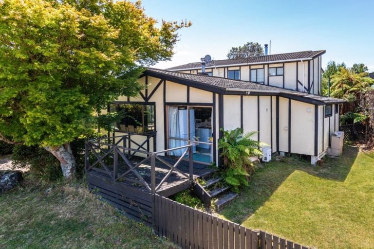 Photo of property in 14 Ingle Avenue, Waipahihi, Taupo, 3330