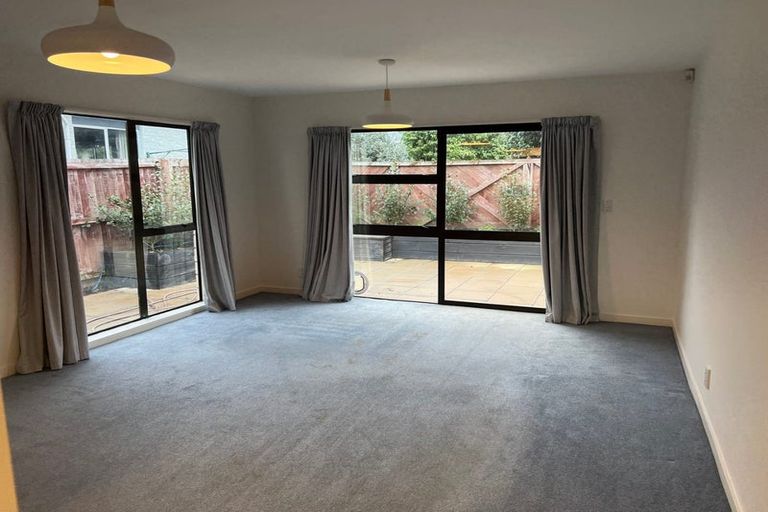 Photo of property in 2/2 Wakelin Place, Redwood, Christchurch, 8051