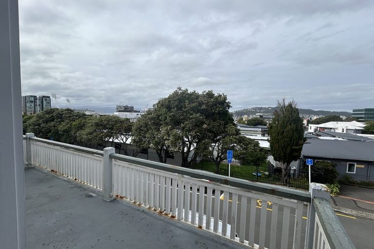 Photo of property in 1/10 Hobson Crescent, Thorndon, Wellington, 6011