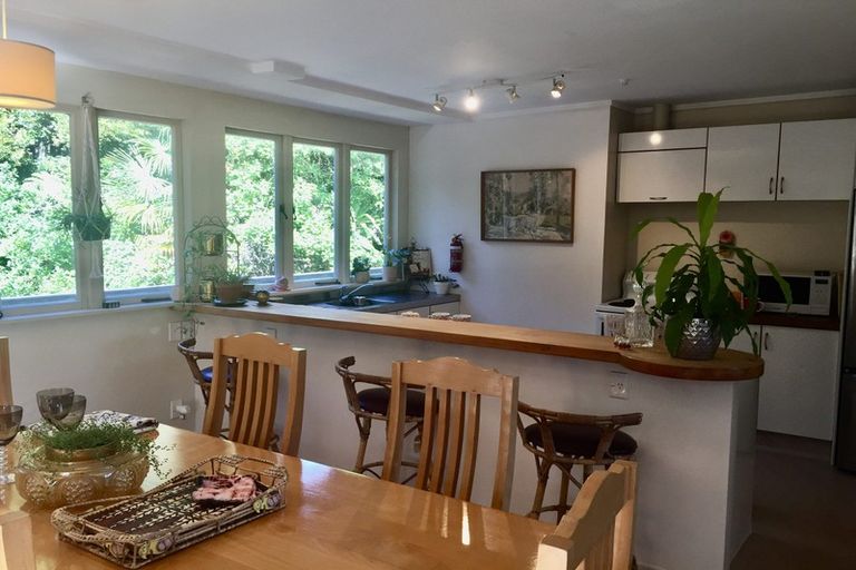 Photo of property in 4 Tranquil Glade, Hillcrest, Auckland, 0627