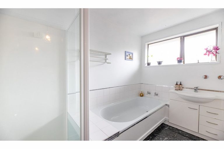 Photo of property in 2/37 Karnak Crescent, Russley, Christchurch, 8042