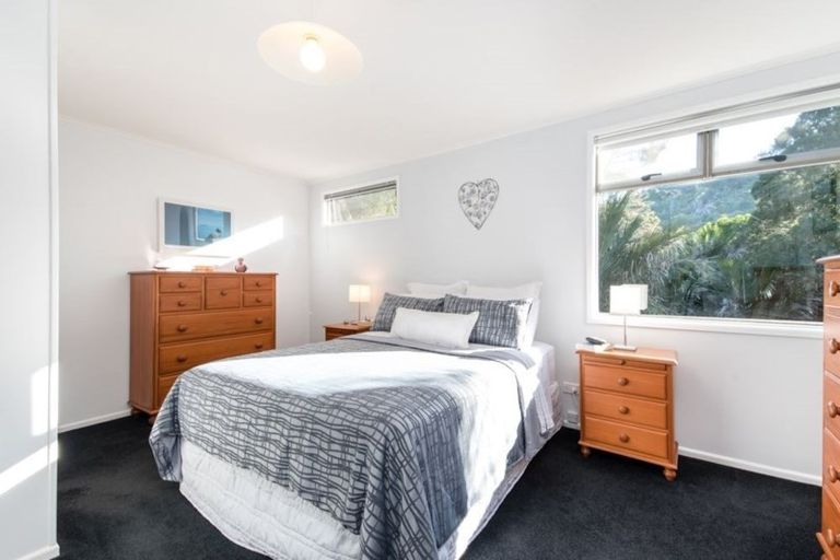 Photo of property in 15 York Road, Titirangi, Auckland, 0604