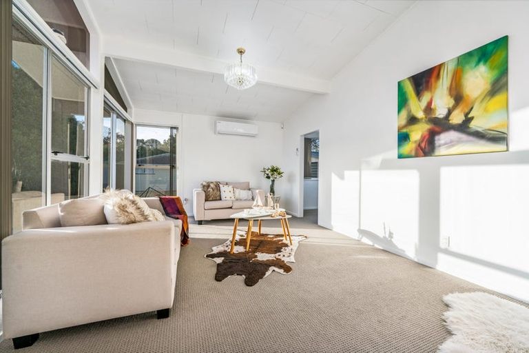 Photo of property in 39 Thornlow Street, Glendene, Auckland, 0602