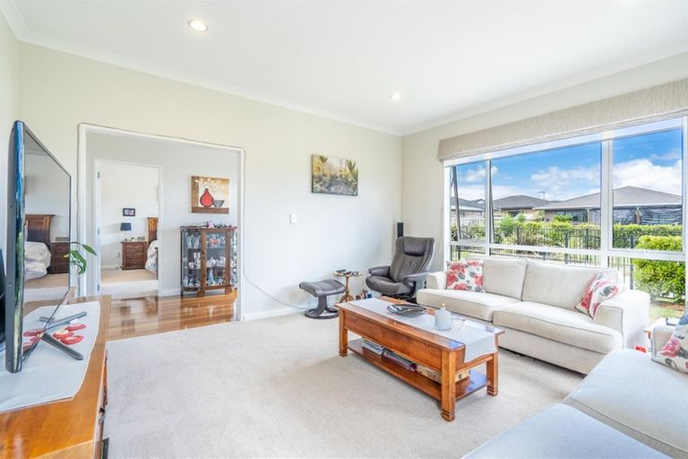 Photo of property in 8 Kohia Way, Huapai, Kumeu, 0810