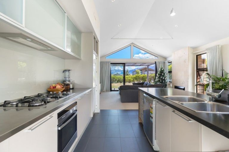 Photo of property in 4 Jackby Court, Jacks Point, Queenstown, 9371