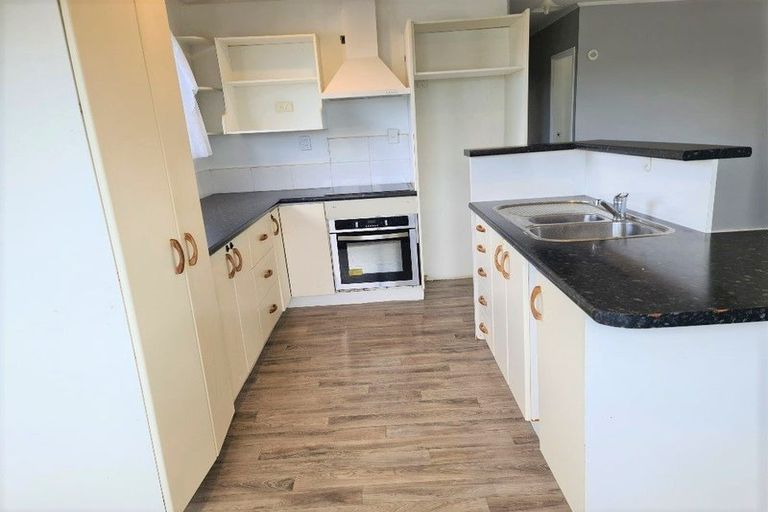 Photo of property in 28 Beauchamp Drive, Massey, Auckland, 0614