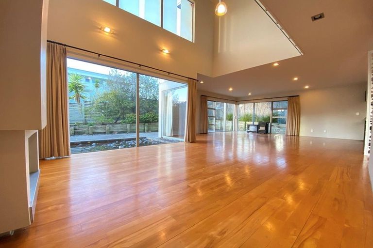 Photo of property in 3 Harrowglen Drive, Northcross, Auckland, 0632