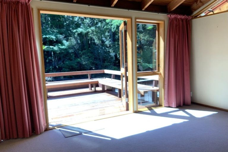 Photo of property in 44 Island Bay Road, Beach Haven, Auckland, 0626