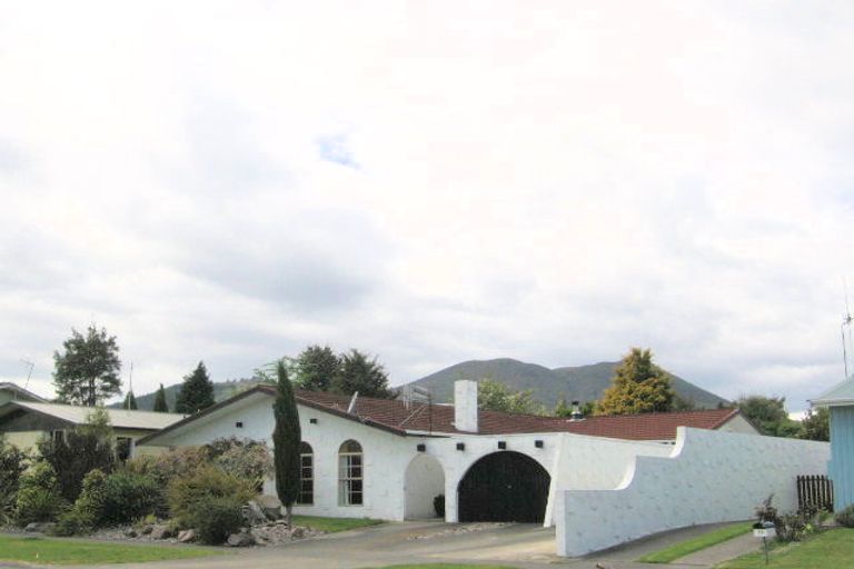 Photo of property in 14 Macdonell Street, Hilltop, Taupo, 3330