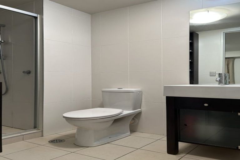 Photo of property in Aqua, 2/74 Oriental Parade, Oriental Bay, Wellington, 6011