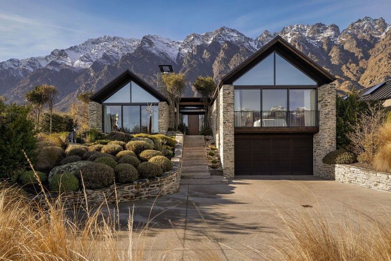Photo of property in 31 Hackett Road, Jacks Point, Queenstown, 9371