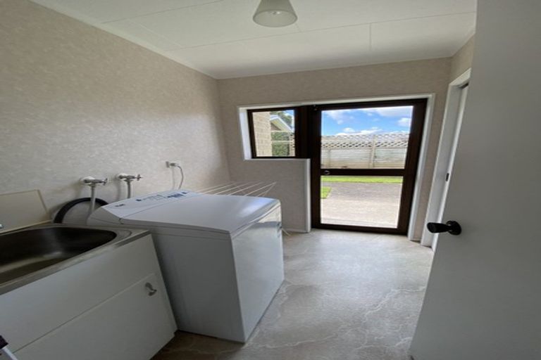 Photo of property in 24 Graham Street, Eltham, 4322