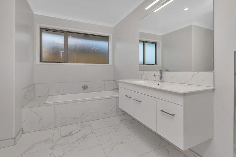 Photo of property in 9 Kapiakauri Road, One Tree Point, 0118