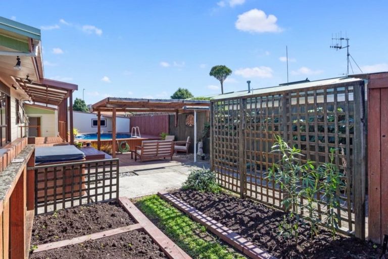 Photo of property in 2 Edgewater Grove, Whakatane, 3120