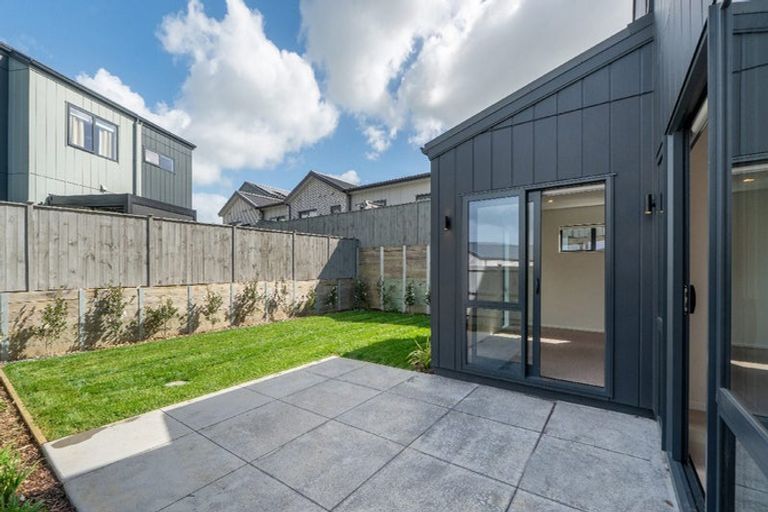 Photo of property in 24 Wintergarden Avenue, Rosehill, 2113