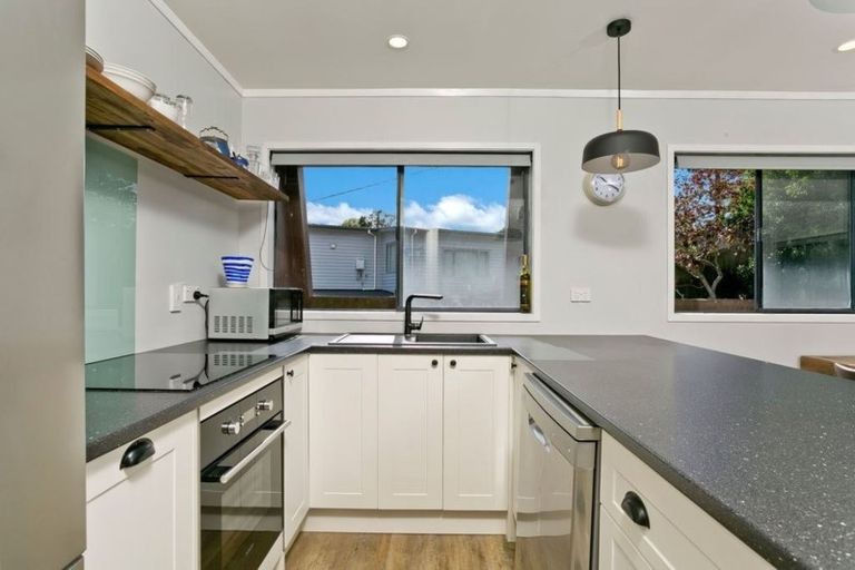 Photo of property in 8/27 Rangatira Road, Birkdale, Auckland, 0626